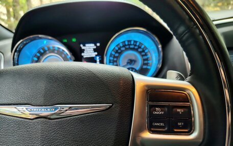 Chrysler 300C II, 2012 год, 1 800 000 рублей, 34 фотография