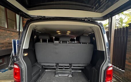 Volkswagen Caravelle T6 рестайлинг, 2016 год, 2 800 000 рублей, 3 фотография
