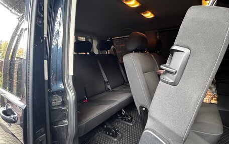Volkswagen Caravelle T6 рестайлинг, 2016 год, 2 800 000 рублей, 4 фотография