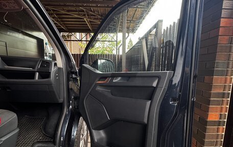 Volkswagen Caravelle T6 рестайлинг, 2016 год, 2 800 000 рублей, 6 фотография