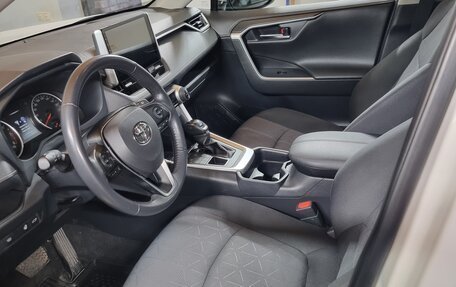 Toyota RAV4, 2021 год, 3 700 000 рублей, 2 фотография