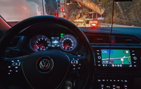 Volkswagen Tiguan II, 2017 год, 1 999 999 рублей, 15 фотография