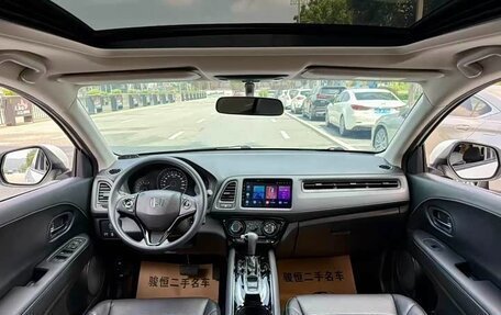 Honda Vezel, 2022 год, 1 350 000 рублей, 14 фотография
