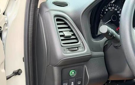 Honda Vezel, 2022 год, 1 350 000 рублей, 16 фотография