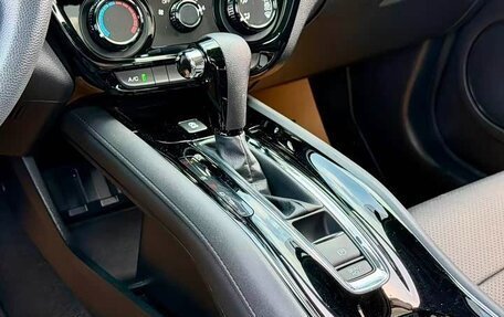 Honda Vezel, 2022 год, 1 350 000 рублей, 17 фотография
