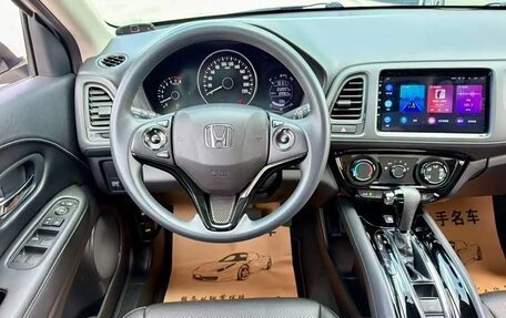 Honda Vezel, 2022 год, 1 350 000 рублей, 15 фотография