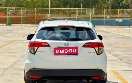 Honda Vezel, 2022 год, 1 350 000 рублей, 5 фотография