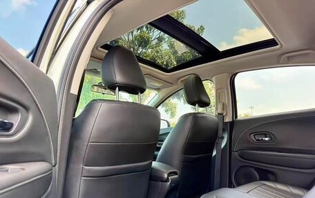 Honda Vezel, 2022 год, 1 350 000 рублей, 19 фотография