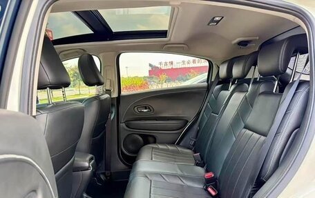 Honda Vezel, 2022 год, 1 350 000 рублей, 20 фотография
