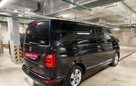 Volkswagen Multivan T6 рестайлинг, 2017 год, 3 990 000 рублей, 4 фотография
