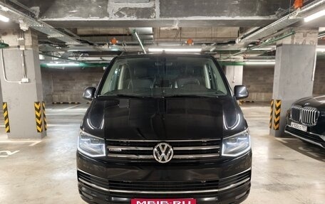 Volkswagen Multivan T6 рестайлинг, 2017 год, 3 990 000 рублей, 2 фотография