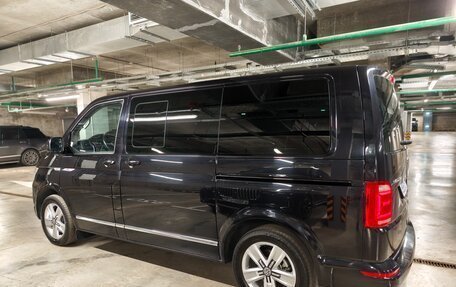 Volkswagen Multivan T6 рестайлинг, 2017 год, 3 990 000 рублей, 8 фотография