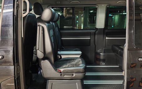 Volkswagen Multivan T6 рестайлинг, 2017 год, 3 990 000 рублей, 15 фотография
