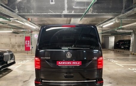 Volkswagen Multivan T6 рестайлинг, 2017 год, 3 990 000 рублей, 5 фотография