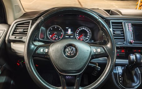 Volkswagen Multivan T6 рестайлинг, 2017 год, 3 990 000 рублей, 20 фотография