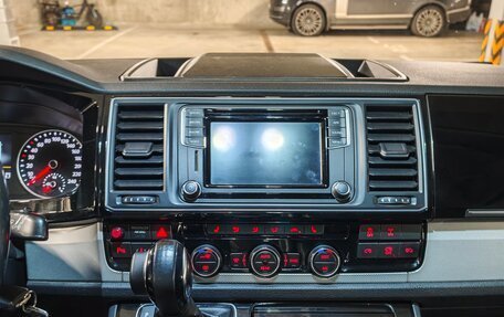Volkswagen Multivan T6 рестайлинг, 2017 год, 3 990 000 рублей, 22 фотография