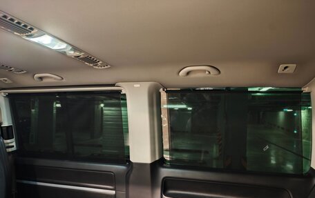 Volkswagen Multivan T6 рестайлинг, 2017 год, 3 990 000 рублей, 26 фотография