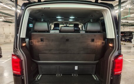 Volkswagen Multivan T6 рестайлинг, 2017 год, 3 990 000 рублей, 36 фотография