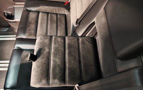 Volkswagen Multivan T6 рестайлинг, 2017 год, 3 990 000 рублей, 27 фотография