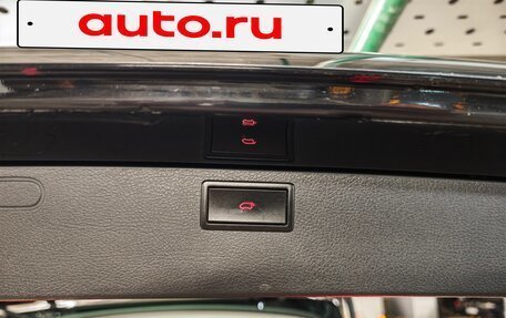 Volkswagen Multivan T6 рестайлинг, 2017 год, 3 990 000 рублей, 37 фотография