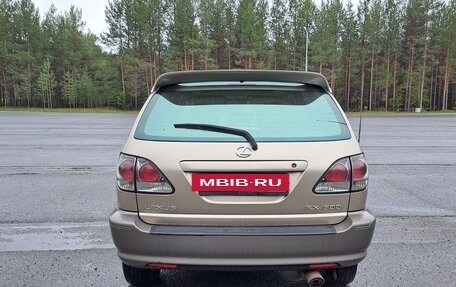 Lexus RX IV рестайлинг, 2001 год, 650 000 рублей, 3 фотография