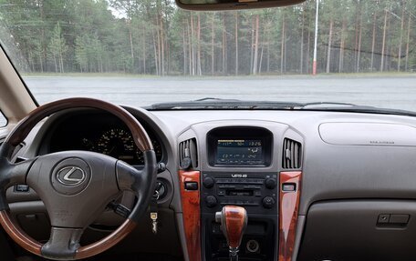 Lexus RX IV рестайлинг, 2001 год, 650 000 рублей, 18 фотография