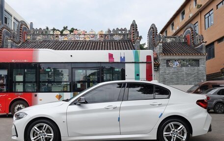 BMW 1 серия, 2022 год, 1 800 000 рублей, 24 фотография