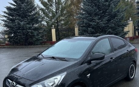 Hyundai Solaris II рестайлинг, 2011 год, 1 640 000 рублей, 1 фотография