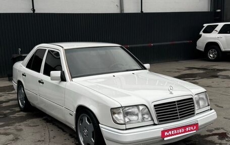 Mercedes-Benz E-Класс, 1995 год, 900 000 рублей, 3 фотография