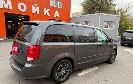 Dodge Caravan V, 2017 год, 2 150 000 рублей, 3 фотография