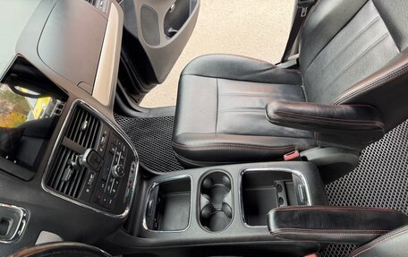 Dodge Caravan V, 2017 год, 2 150 000 рублей, 12 фотография