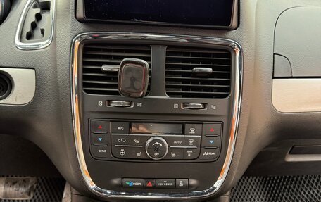 Dodge Caravan V, 2017 год, 2 150 000 рублей, 9 фотография