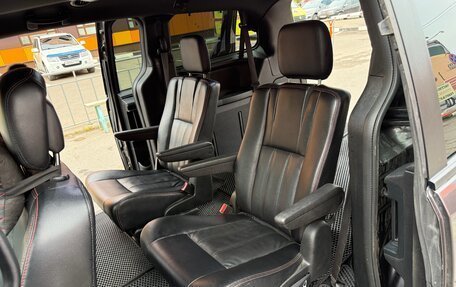 Dodge Caravan V, 2017 год, 2 150 000 рублей, 13 фотография