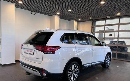 Mitsubishi Outlander III рестайлинг 3, 2019 год, 2 291 000 рублей, 3 фотография