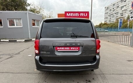 Dodge Caravan V, 2017 год, 2 150 000 рублей, 4 фотография