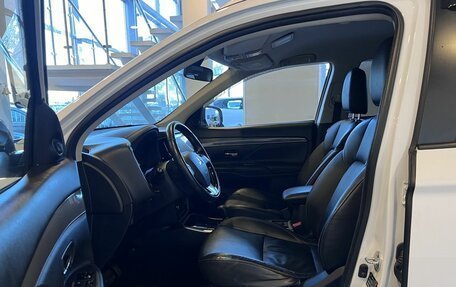 Mitsubishi Outlander III рестайлинг 3, 2019 год, 2 291 000 рублей, 16 фотография