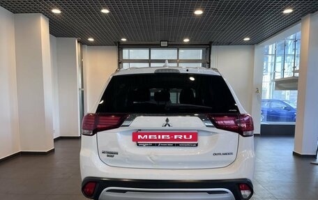 Mitsubishi Outlander III рестайлинг 3, 2019 год, 2 291 000 рублей, 4 фотография