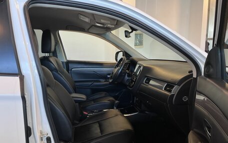 Mitsubishi Outlander III рестайлинг 3, 2019 год, 2 291 000 рублей, 28 фотография