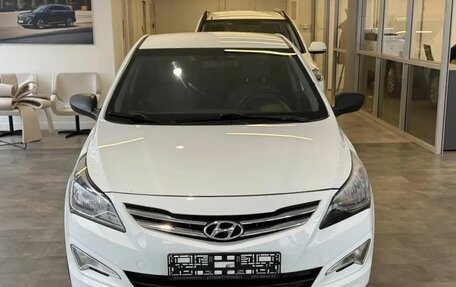 Hyundai Solaris II рестайлинг, 2015 год, 999 000 рублей, 2 фотография