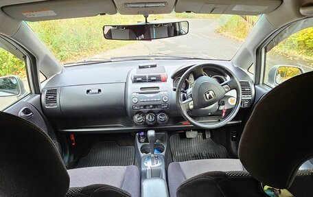 Honda Fit III, 2003 год, 300 000 рублей, 10 фотография