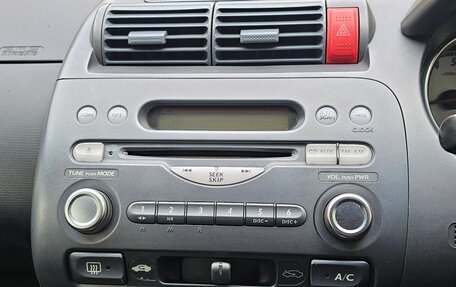 Honda Fit III, 2003 год, 300 000 рублей, 14 фотография