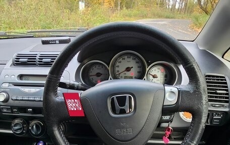 Honda Fit III, 2003 год, 300 000 рублей, 13 фотография