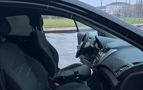 Hyundai Solaris II рестайлинг, 2011 год, 1 640 000 рублей, 10 фотография