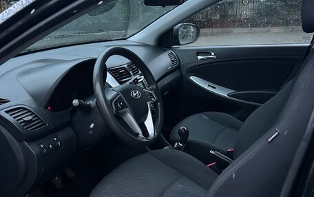 Hyundai Solaris II рестайлинг, 2011 год, 1 640 000 рублей, 7 фотография