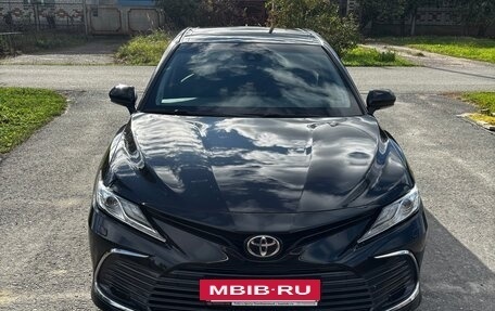 Toyota Camry, 2021 год, 3 180 000 рублей, 3 фотография