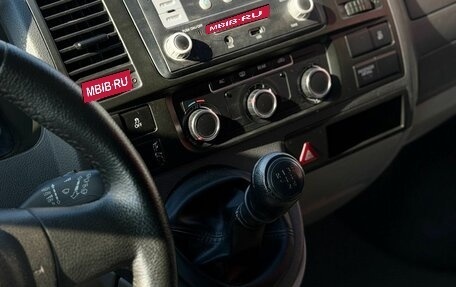 Volkswagen Caravelle T5, 2012 год, 1 650 000 рублей, 16 фотография
