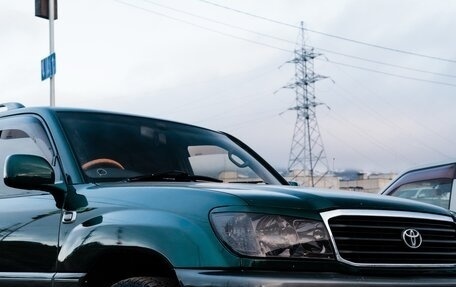 Toyota Land Cruiser 100 рестайлинг 2, 2000 год, 1 800 000 рублей, 2 фотография