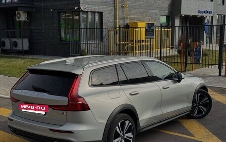 Volvo V60 Cross Country II, 2019 год, 2 650 000 рублей, 10 фотография
