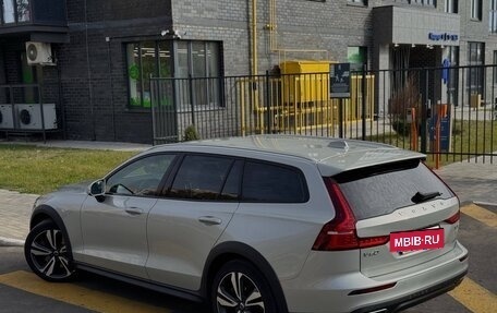 Volvo V60 Cross Country II, 2019 год, 2 650 000 рублей, 12 фотография