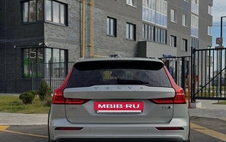 Volvo V60 Cross Country II, 2019 год, 2 650 000 рублей, 8 фотография
